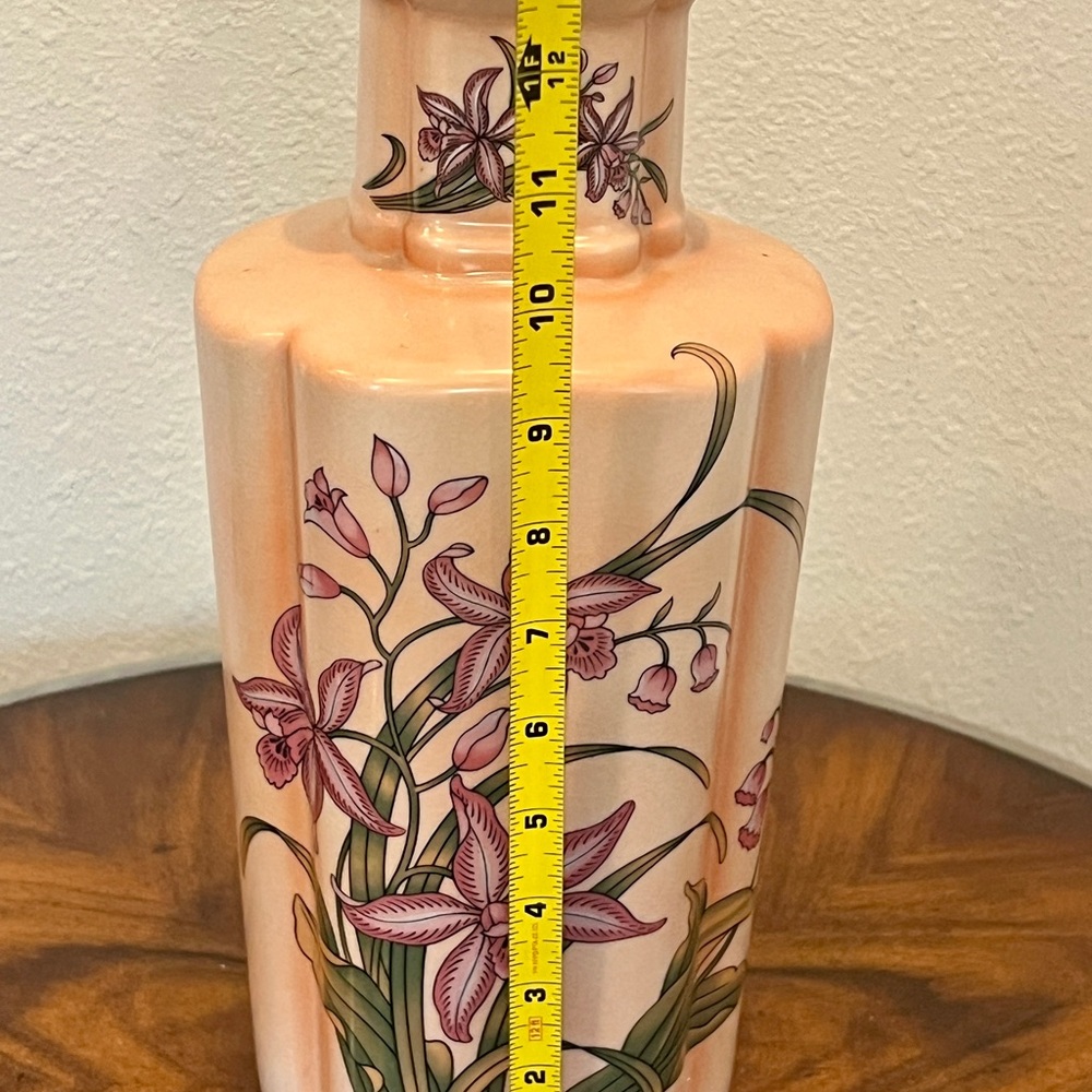 Elegant Asian Floral Ceramic Vase 13 Inches in excellent condition - Picture 5 of 6